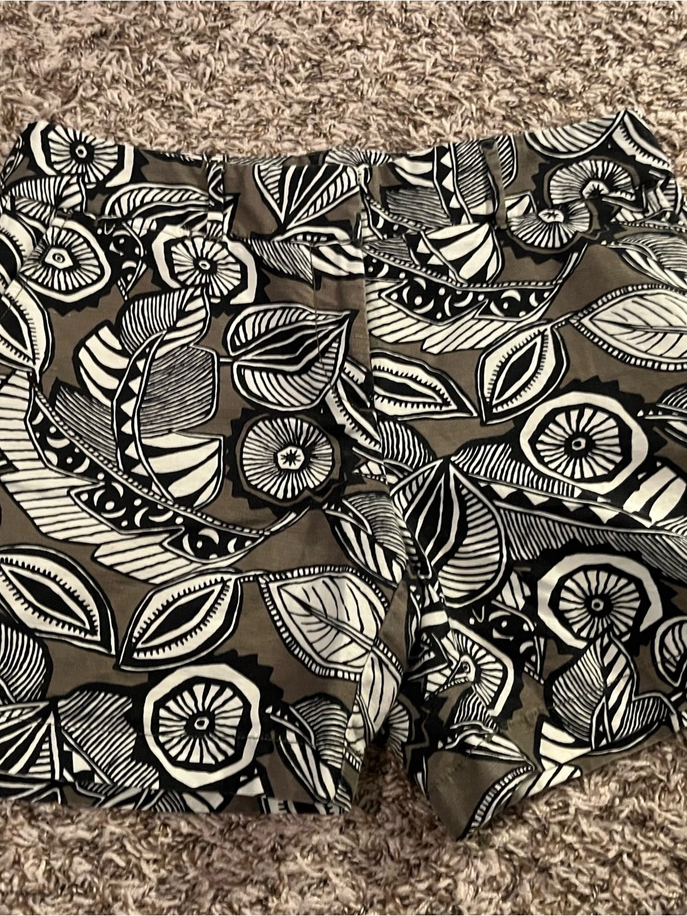 LOFT Women's Printed Black & Taupe Floral Shorts